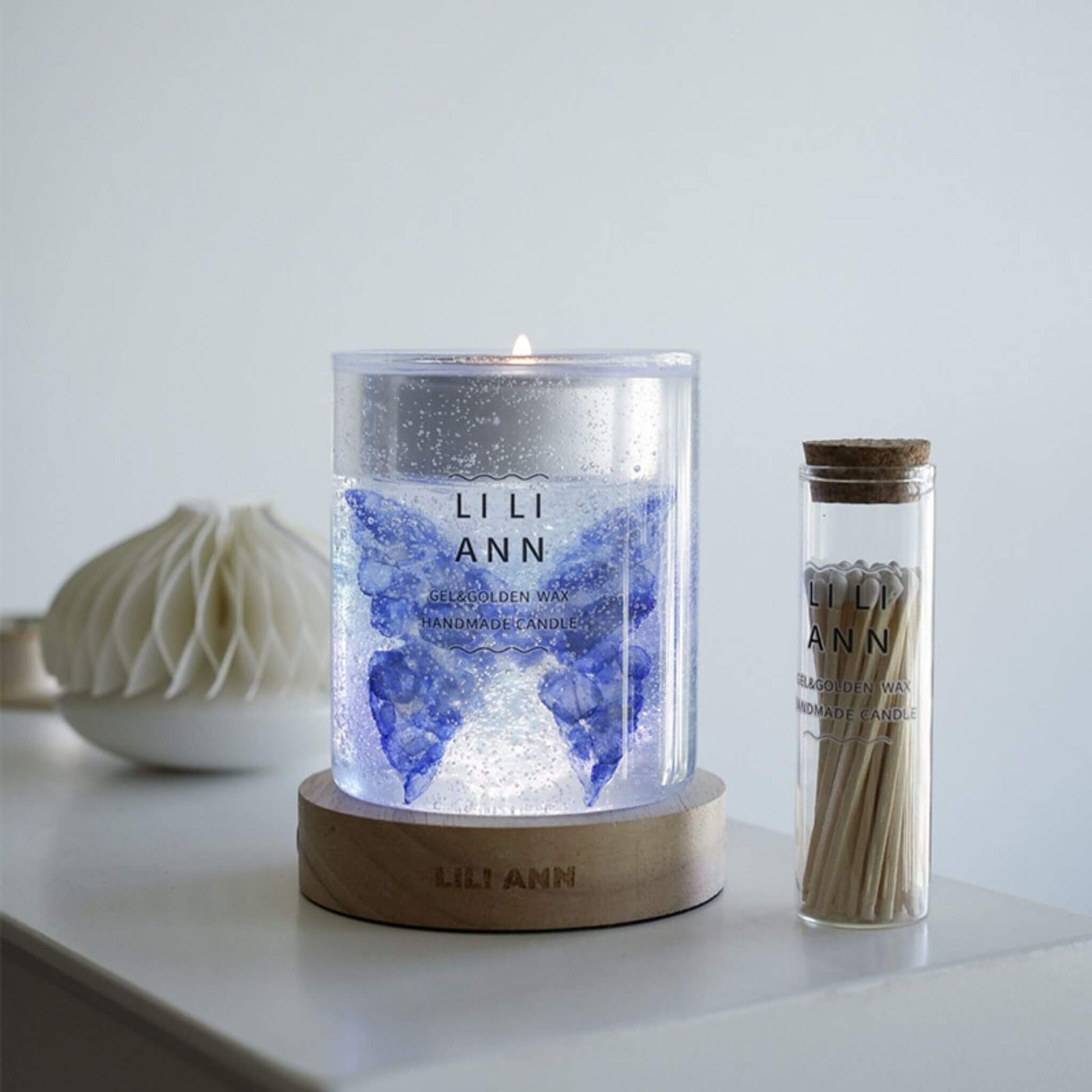 Side profile showing the optical clarity of the gel medium and suspended artifacts.